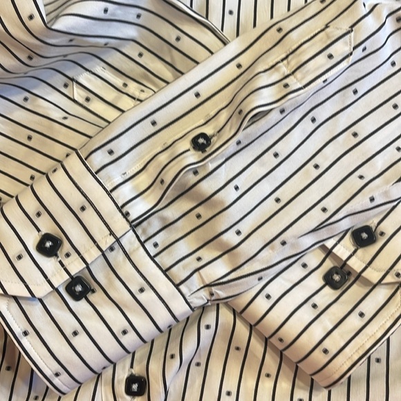 BLU by Polifroni L button down shirt with square buttons and embroidered detail - Picture 8 of 13